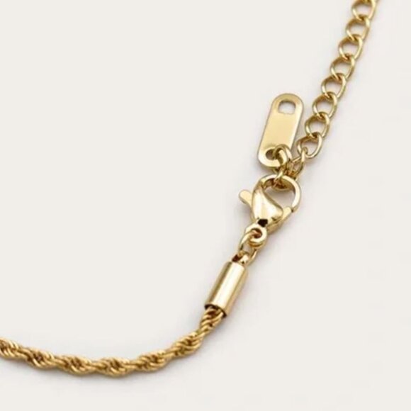 PrettyLittleThing Gold Water Resistant Twist Anklet - Picture 4 of 5